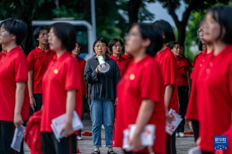 2025新澳门精准正版图库网站和张桂梅将第15次送考与张桂梅连续11年送考从未缺席